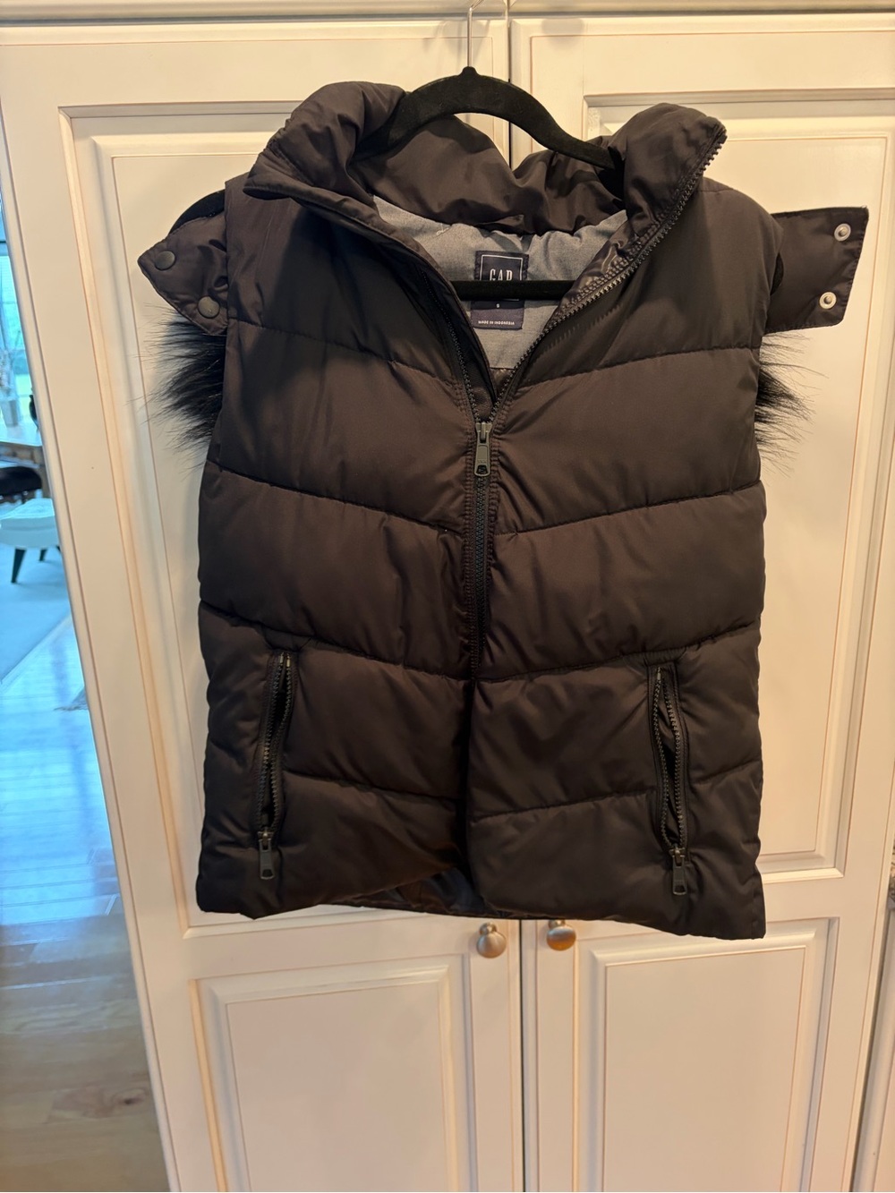 Gap Puffer Vest Jacket in Black